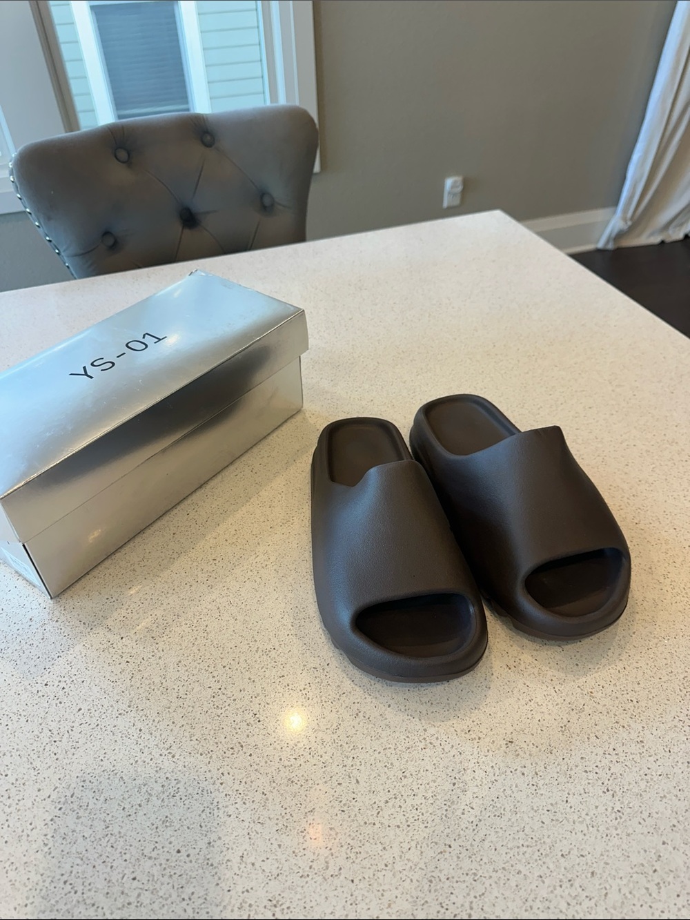 Yeezy Slides Chocolate Brown Size 9 Unisex EU 40 UNISEX